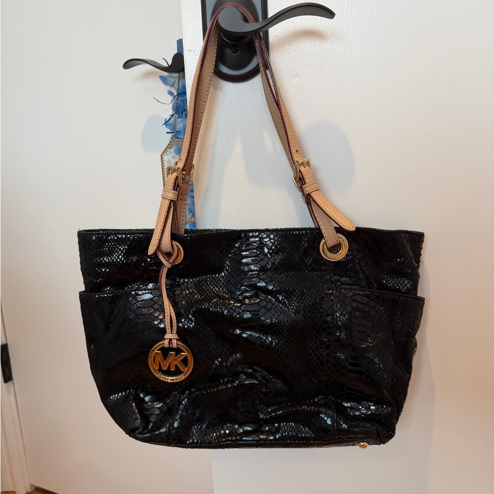 MICHAEL Michael Kors Black Shoulder Bag